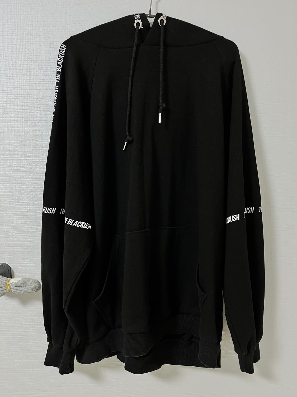 [무신사] 블랙크러쉬 BLK 레터링 포인트 후드티 105 (XL) 상품이미지3