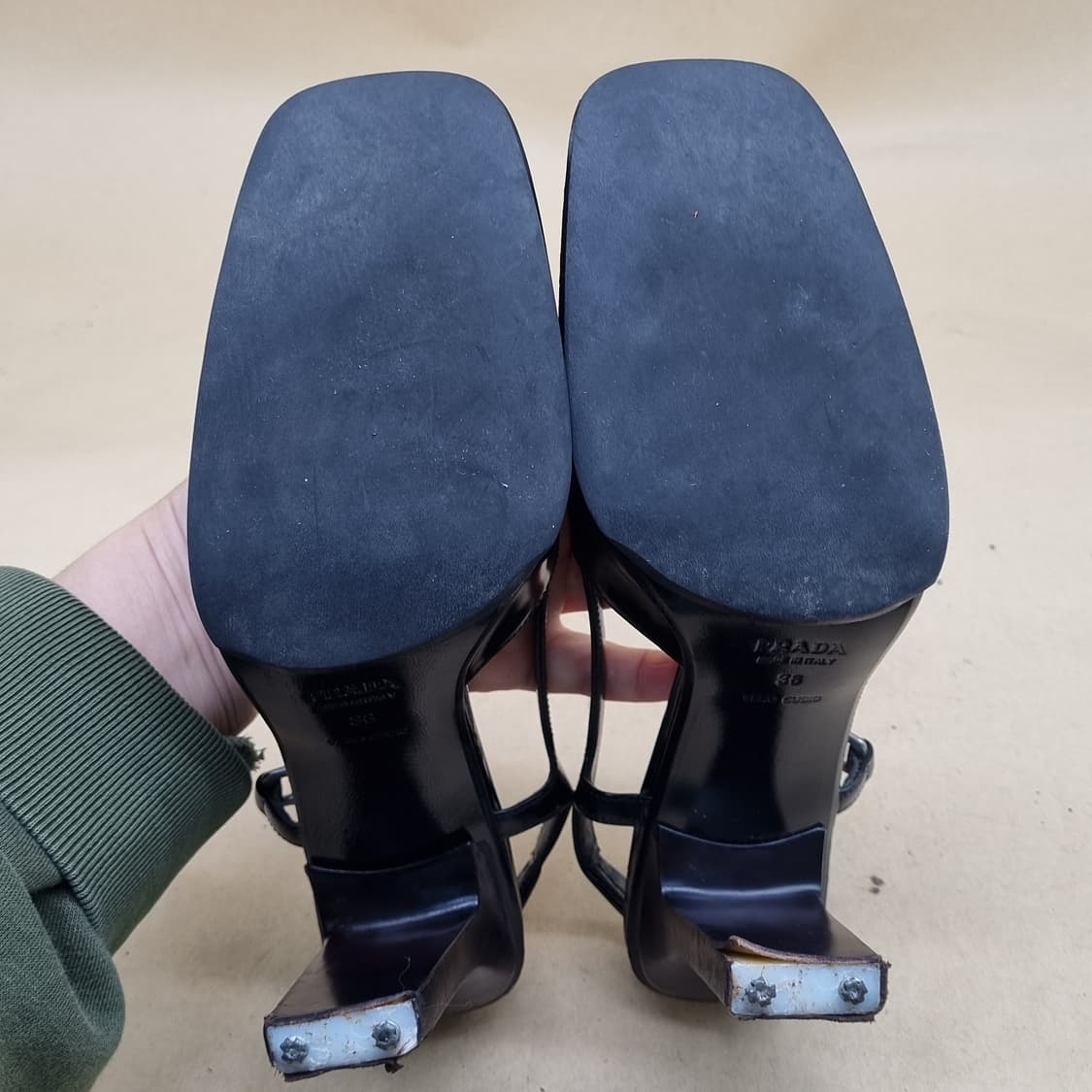 프라다 에나멜 샌들 36 230 굽9 상품이미지3