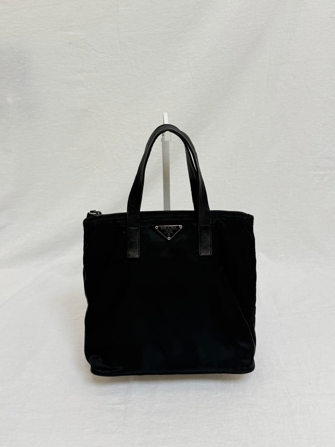 정품 프라다 포코노 나일론 토트백 블랙 상품이미지5