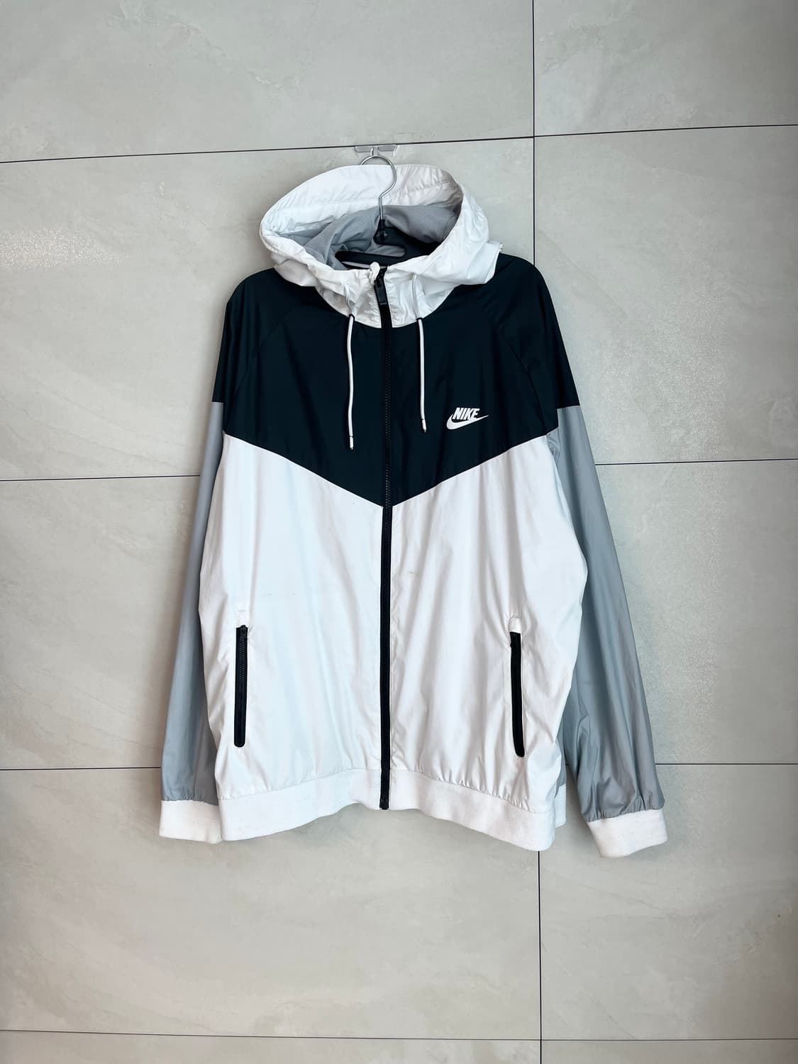 [2XL] 나이키 윈드러너 바람막이 블랙/화이트/그레이  상품이미지3