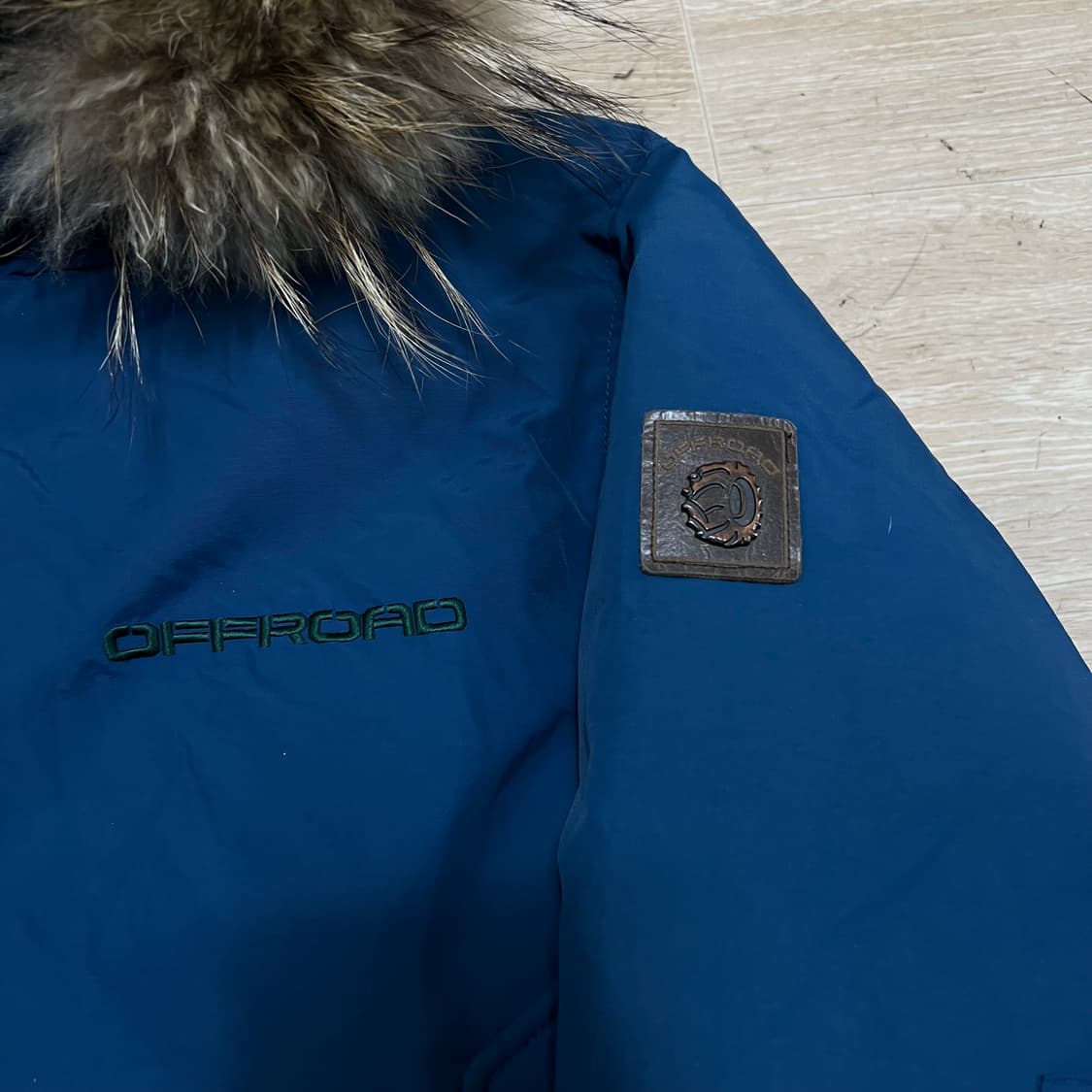 오프로드 옴니히트 로고 와펜 퍼후드 패딩 점퍼 [블루] L/100 상품이미지4