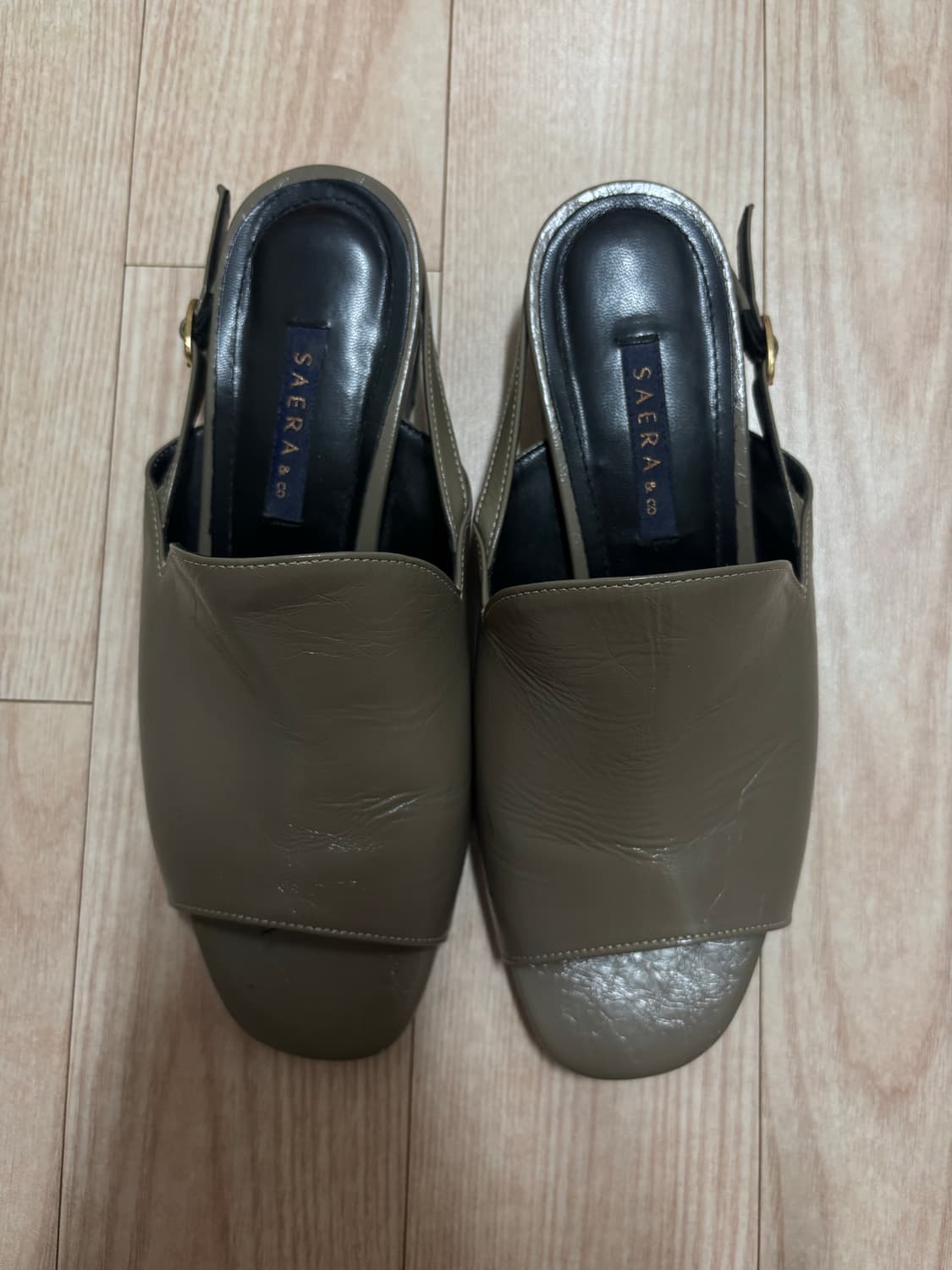 [세라 SAERA] 토오픈 소가죽 샌들 (카키 / 235) 상품이미지2