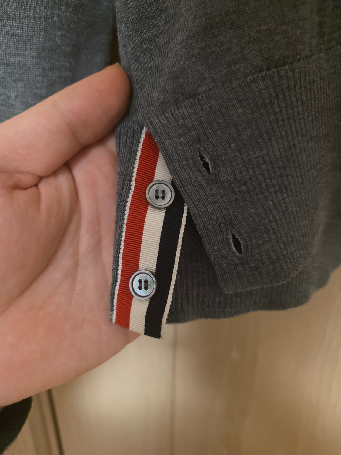 톰브라운 사선완장 메리노울 니트 4사이즈 그레이 상품이미지2