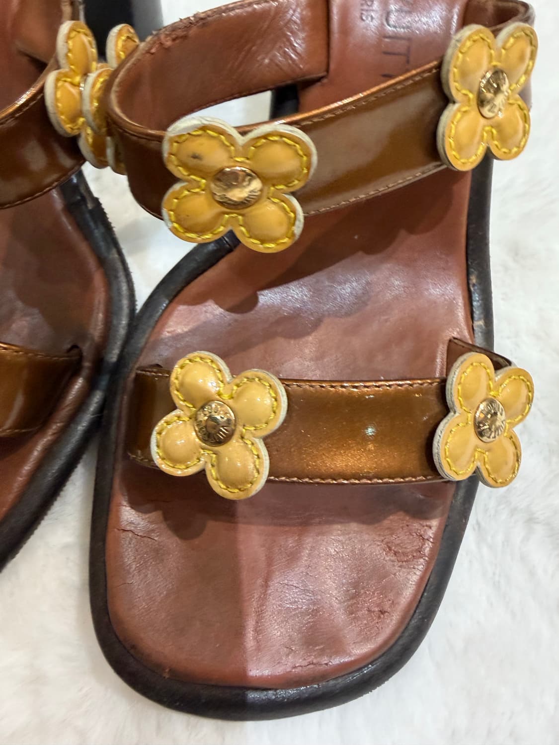 루이비통 플라워 장식 브라운 샌들 상품이미지3