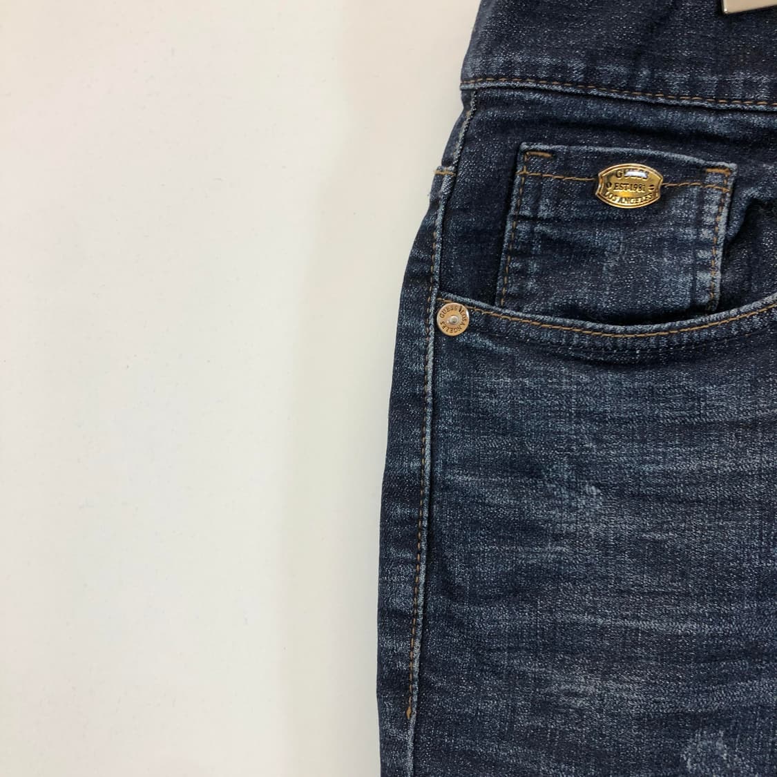 게스 프리미엄 금장 레더패치 데님진 33 인치 상품이미지2