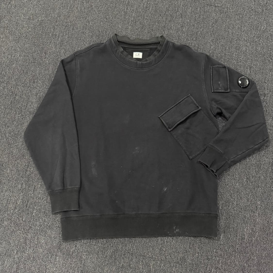 CP컴퍼니 포켓 디테일 렌즈와펜 맨투맨  상품이미지1