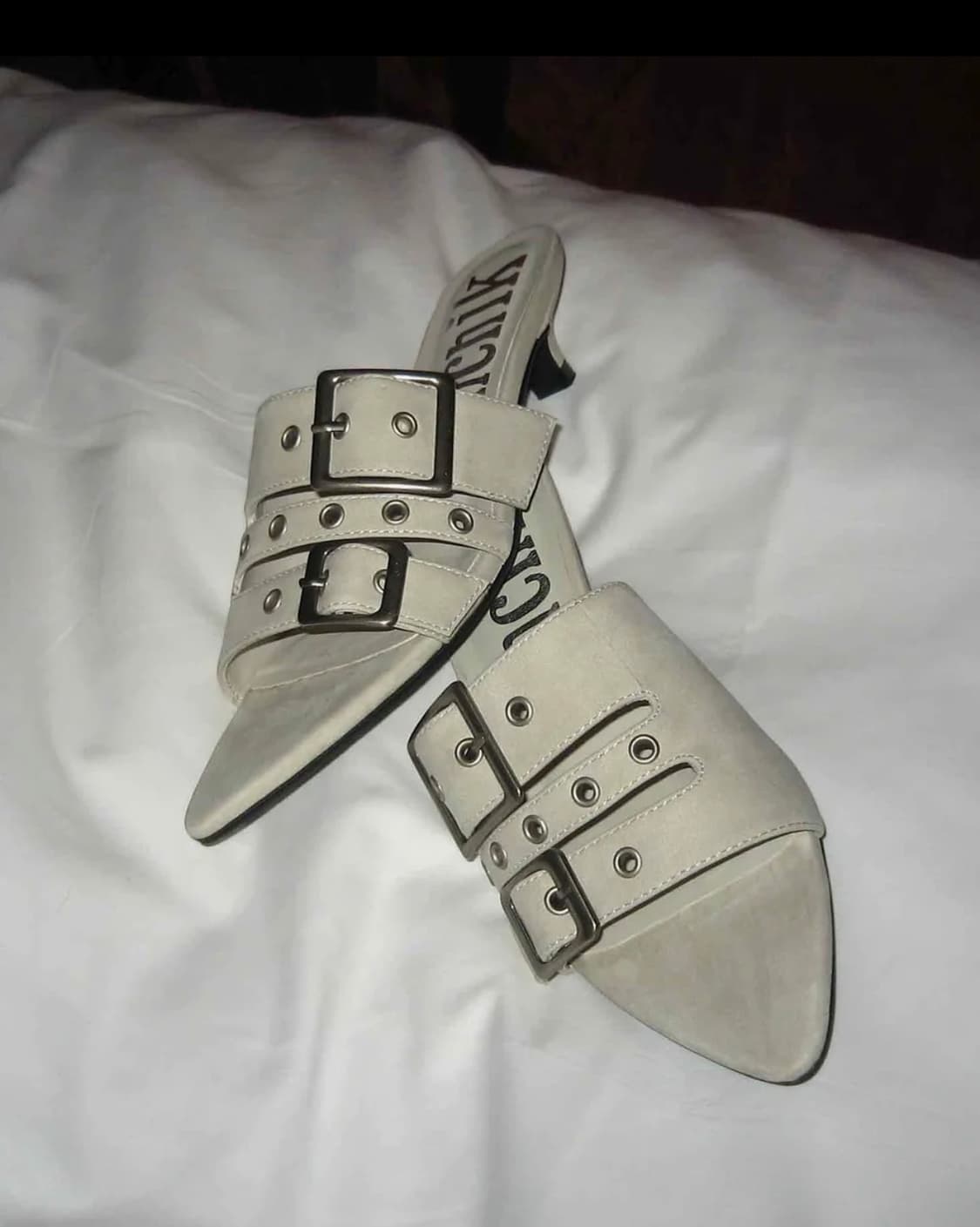 이크닉 r. 907 three belted heels / ivory 상품이미지2