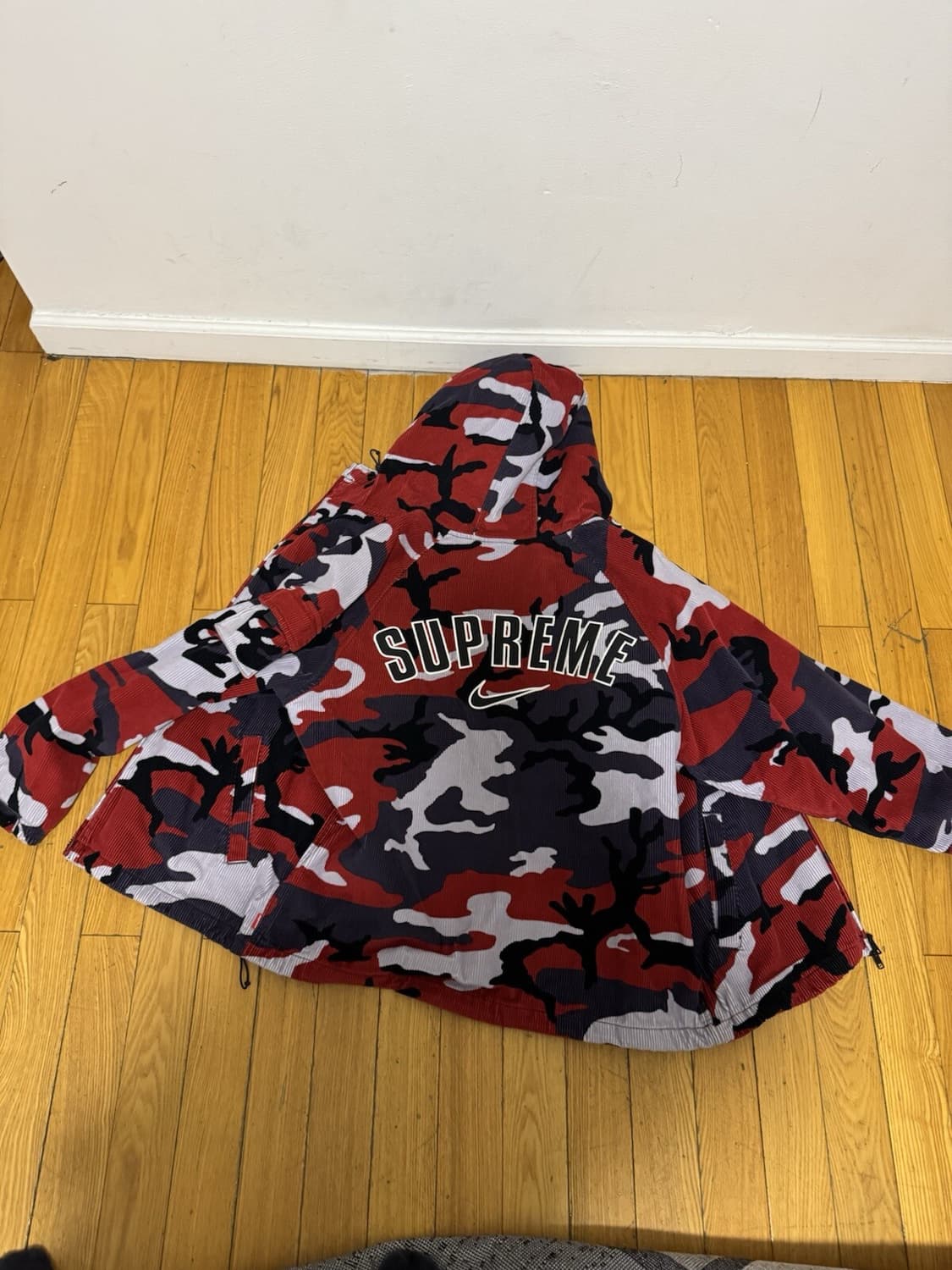 슈프림 x 나이키 아크 코듀로이 카모 후드집업 레드 상품이미지1