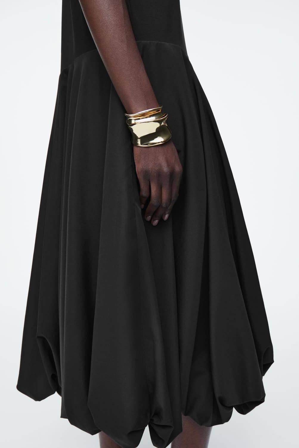 COS 코스 벌룬 헴 반팔 티셔츠 미디 롱 원피스 블랙 상품이미지3