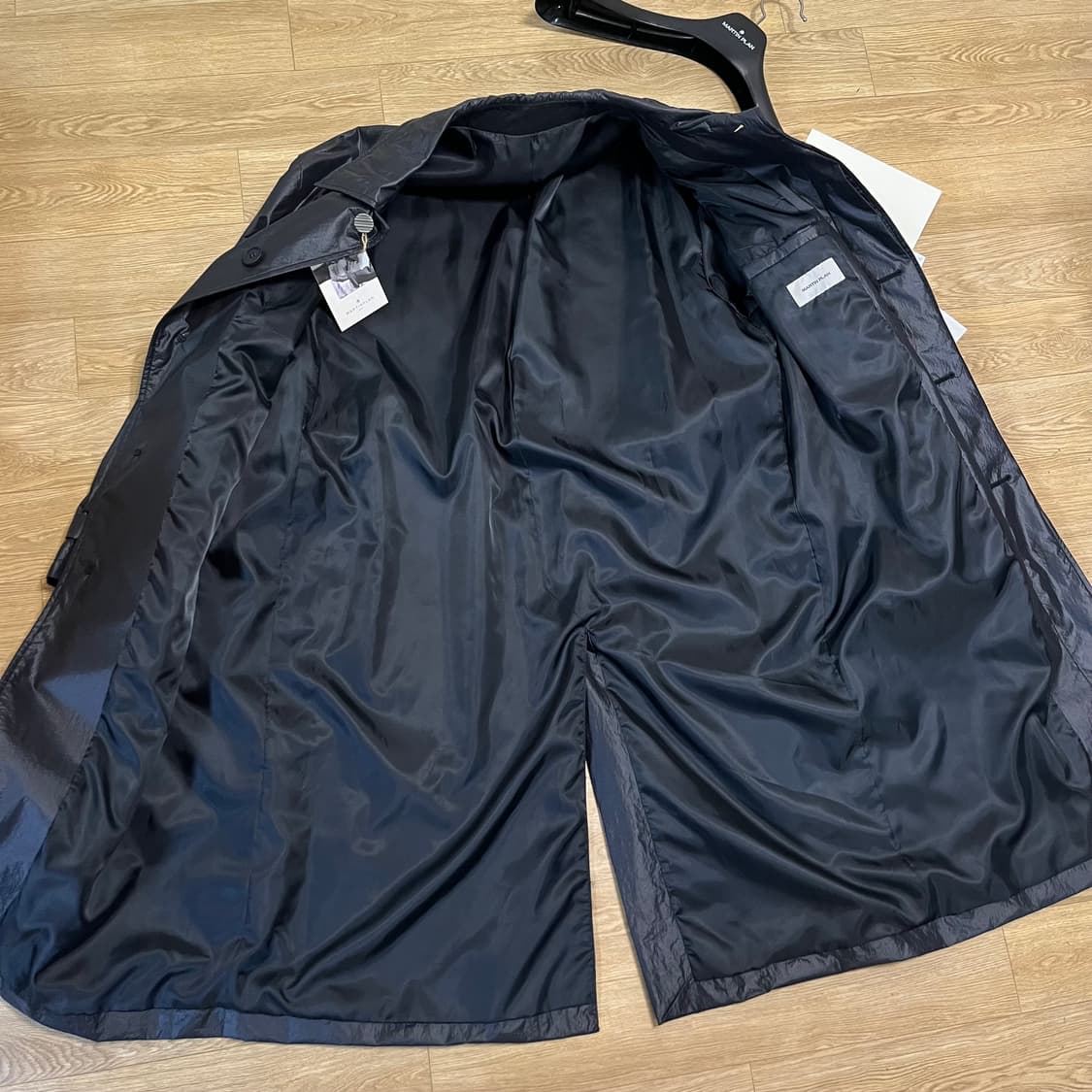 새상품) 마틴플랜 Structured Flap Trench Coat 블랙 상품이미지3