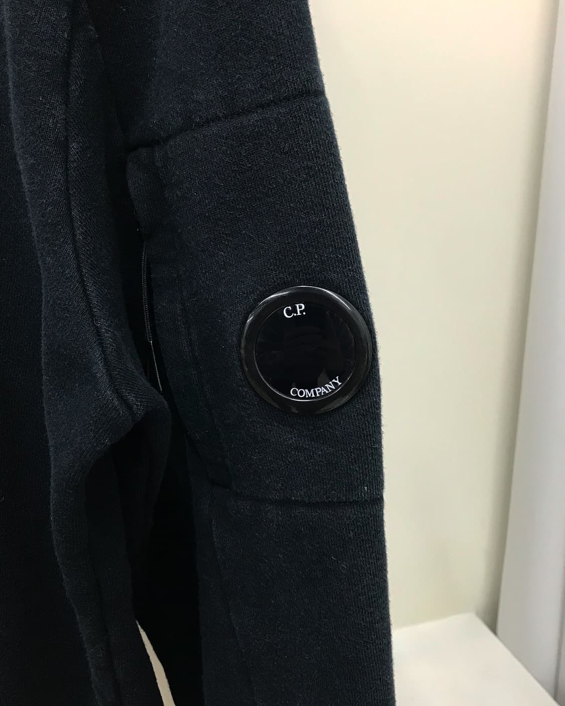 씨피컴퍼니 렌즈 맨투맨 상품이미지3