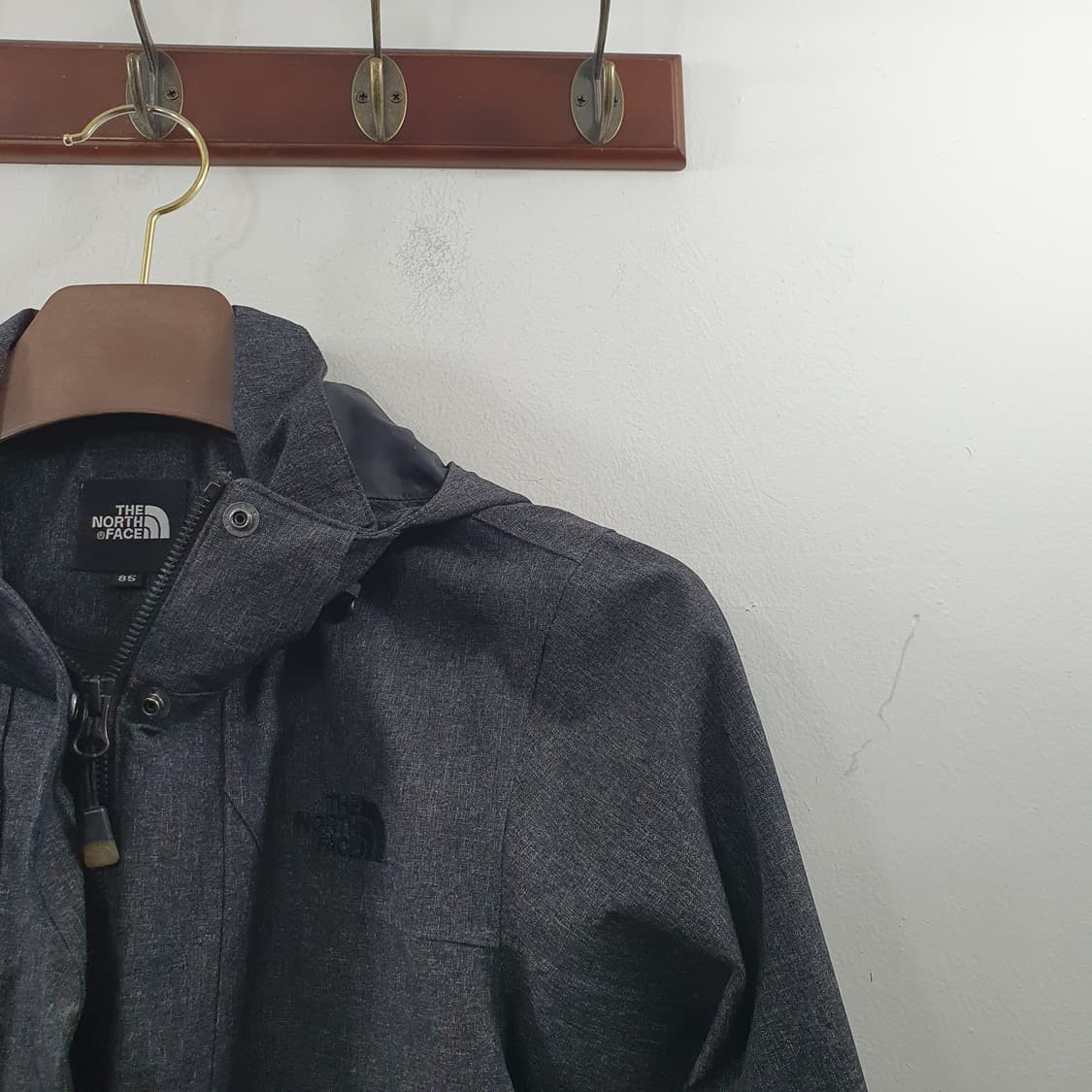 85 노스페이스 여성 그레이 탄탄한 스포츠 후드 바람막이 자켓 상품이미지2