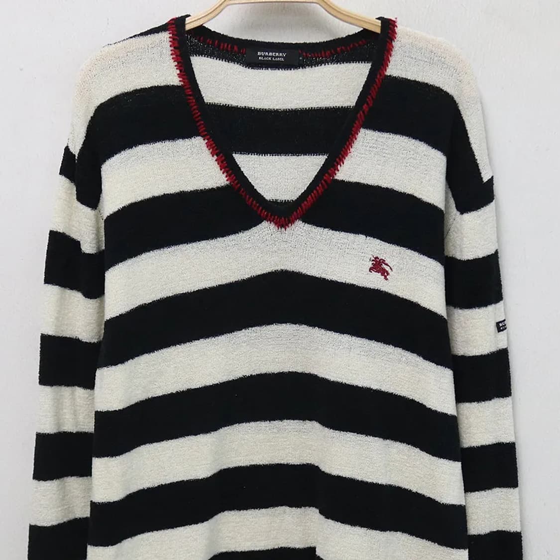 버버리 블랙라벨 스트라이프 브이넥 니트 61293 상품이미지3