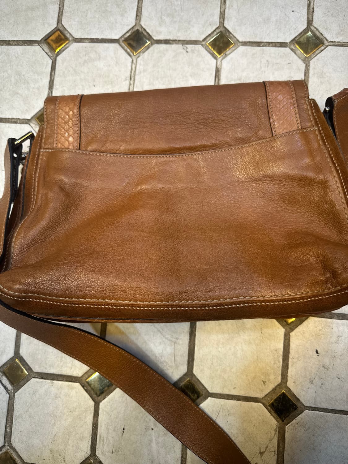 마르첼로 드 까르띠에 스웨이드 가죽 크로스바디 백 상품이미지8