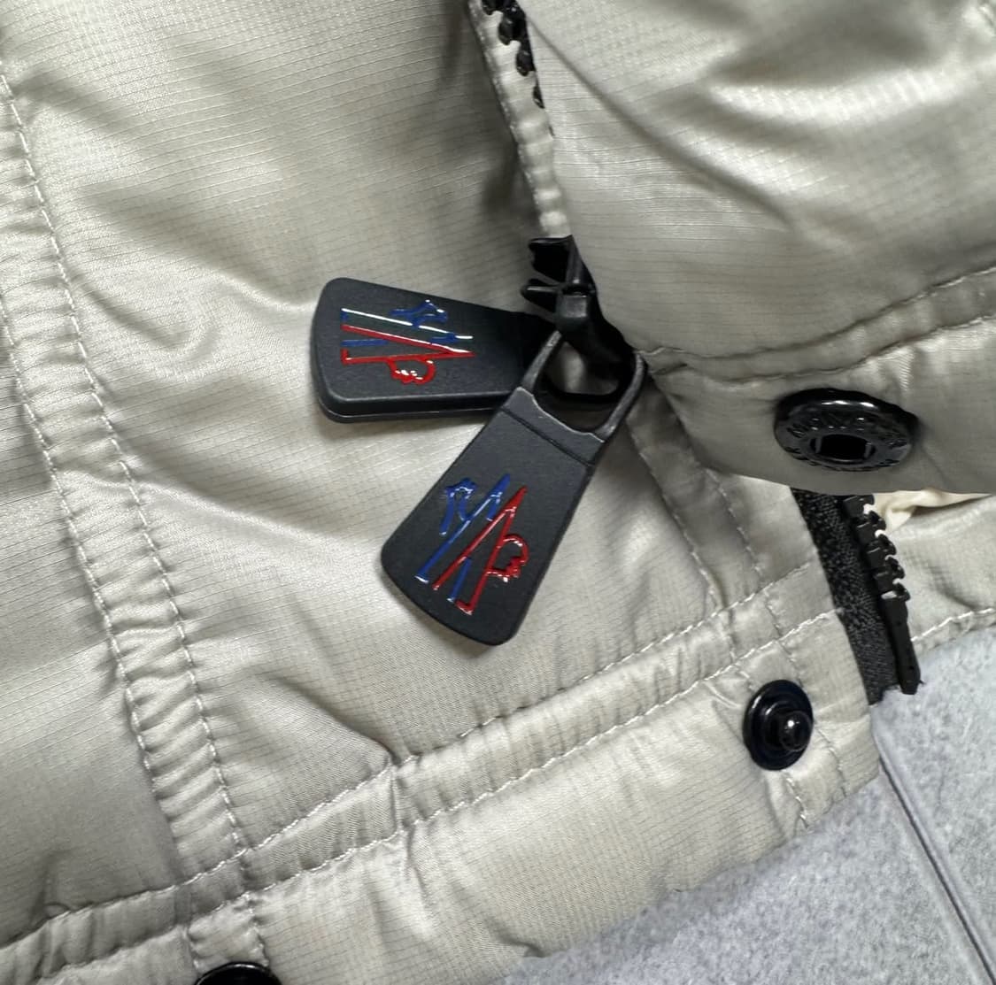 몽클레르 조끼 패딩 화이트 상품이미지5