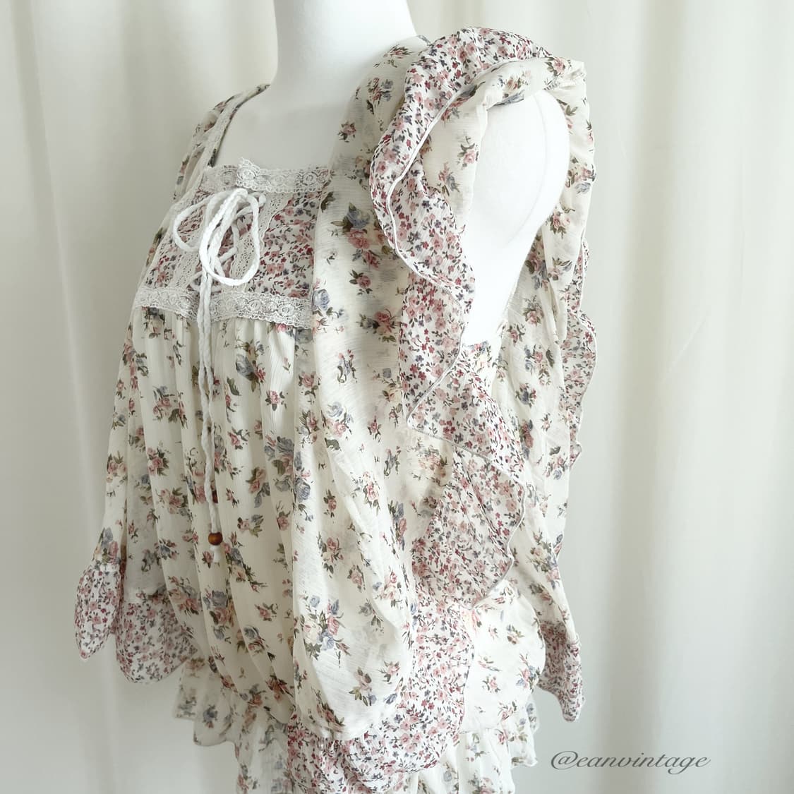 light cream flower poncho blouse 상품이미지5