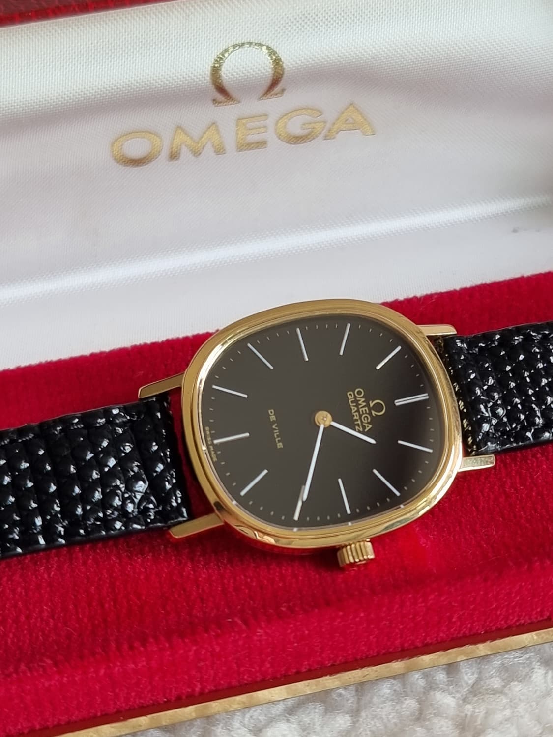 오메가 드빌 앨립스 블랙다이얼 골드 플레이트 쿼츠 남여공용 시계 상품이미지3