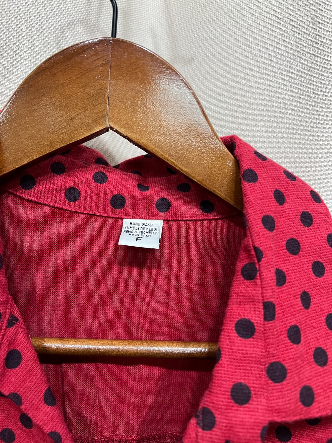 여성 딥레드 도트 셔츠 상품이미지4