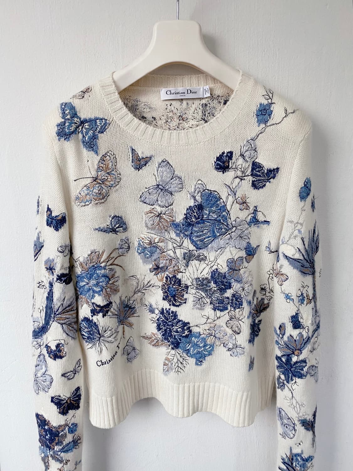디올(Dior)의 나비 자수 니트 상품이미지1