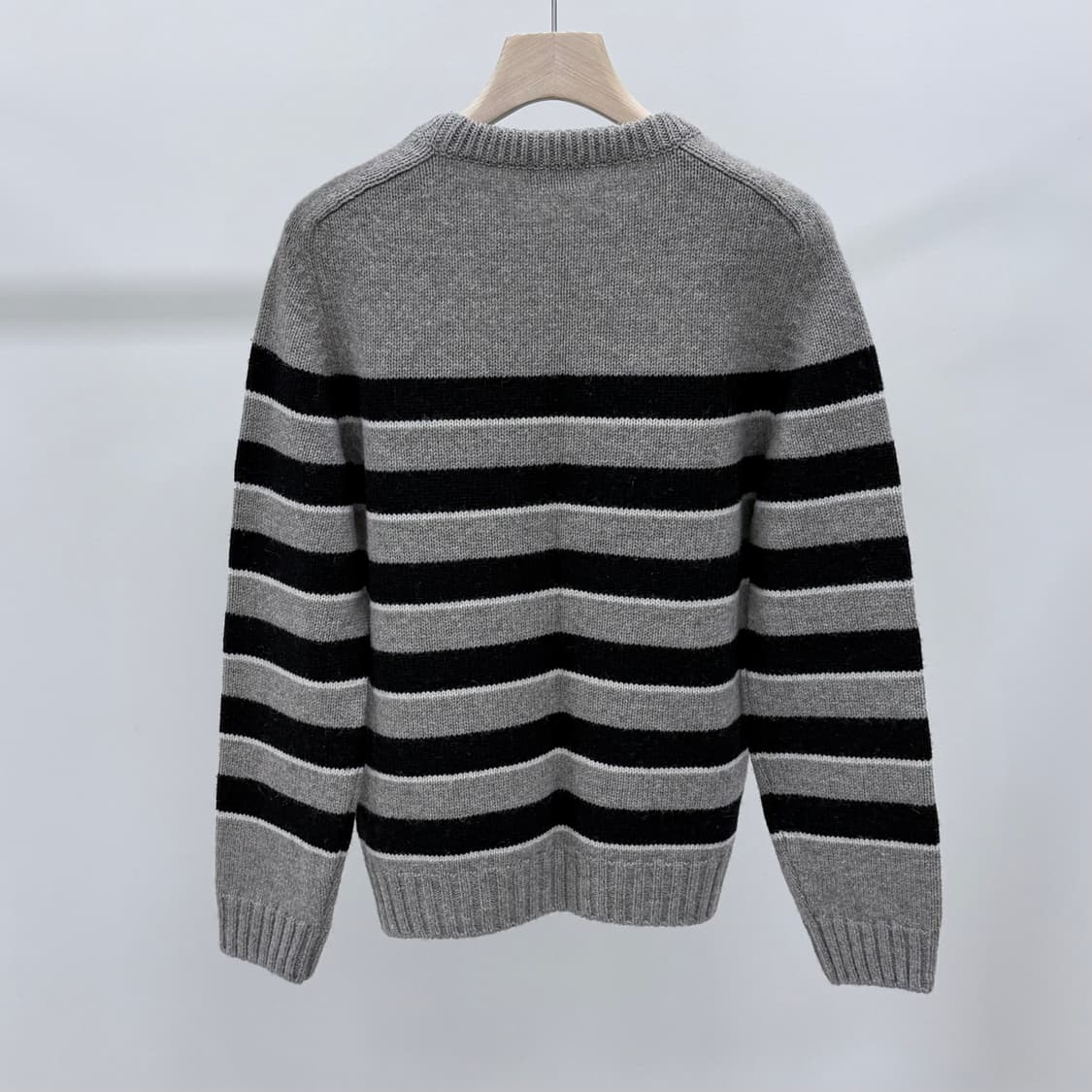 [S+급/M] 셀린느 트리오페 스트라이프 크루넥 울 니트 상품이미지4