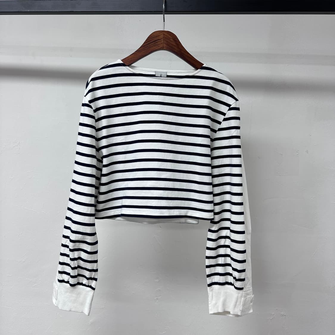럭키마르쉐 스트라이프 크롭 긴팔 티셔츠 M사이즈 J33 상품이미지1