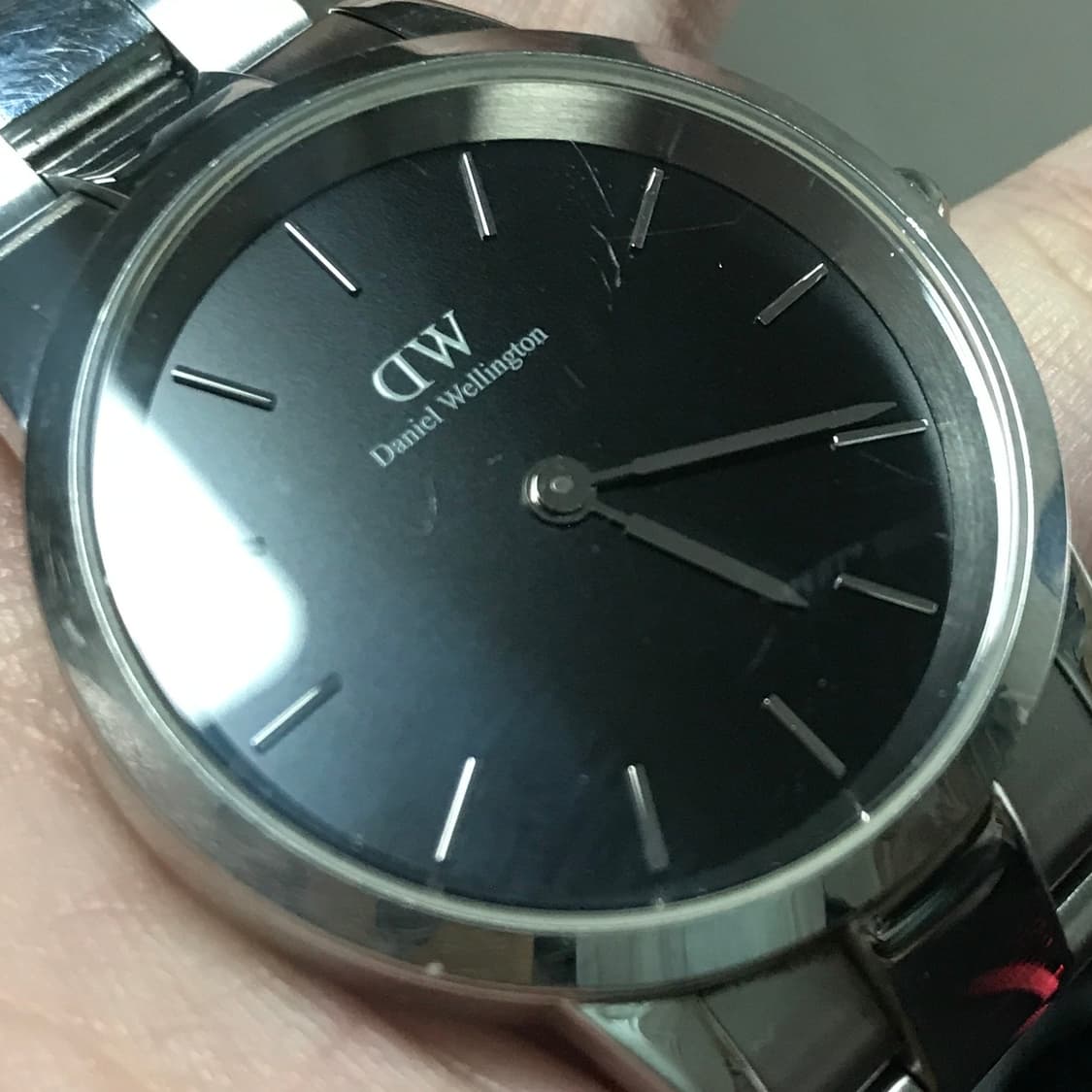 다니엘웰링턴 아이코닉 메탈 시계 36mm 상품이미지3