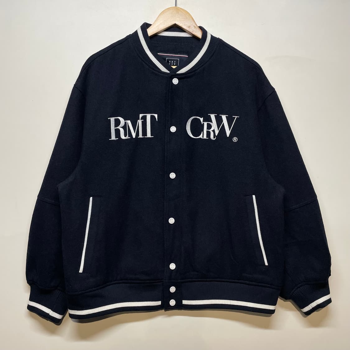 로맨틱크라운 와일드 프라워 울 바시티 자켓 상품이미지1