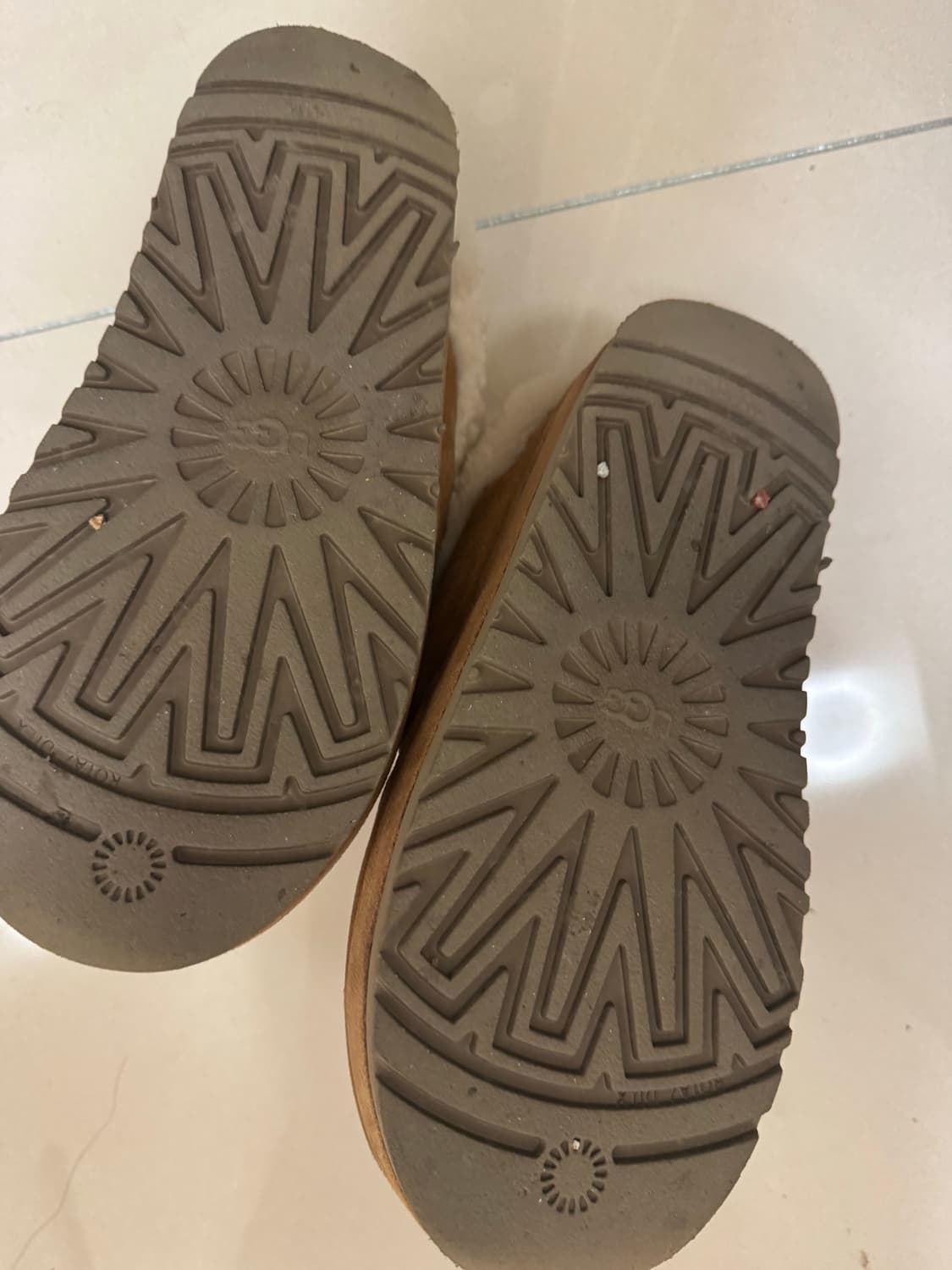 어그 타즐리타 체스트넛 240 상태 매우좋음 세탁완료 상품이미지5