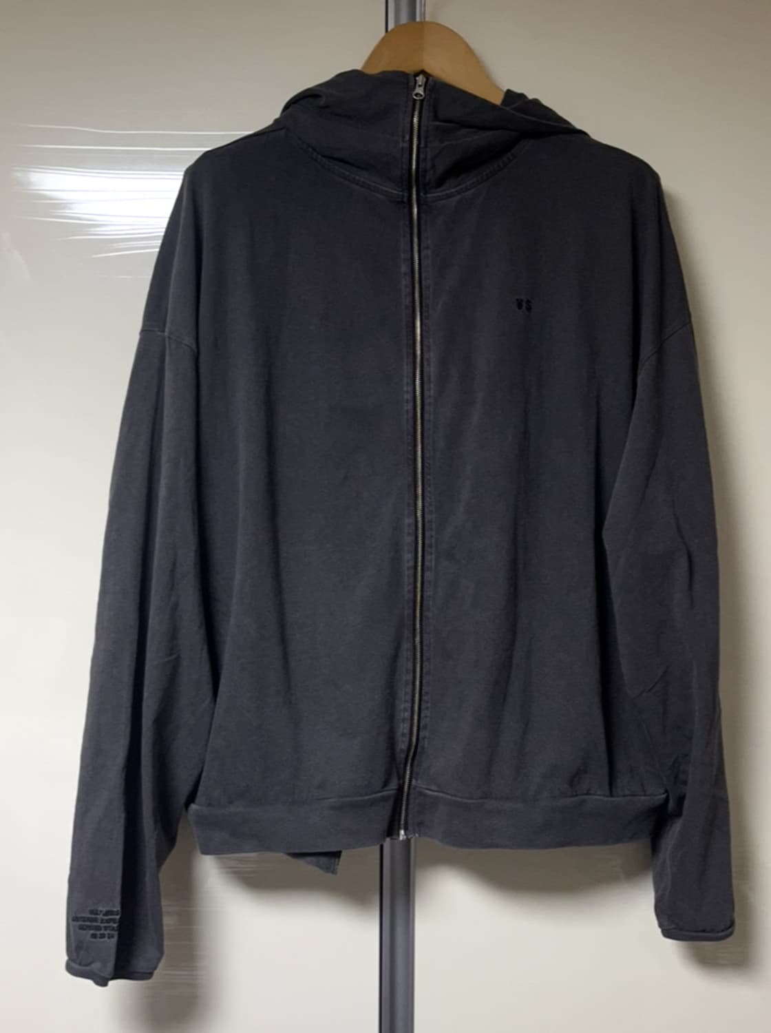 이지 벌쳐스 머치 후드 블랙 3사이즈 상품이미지3