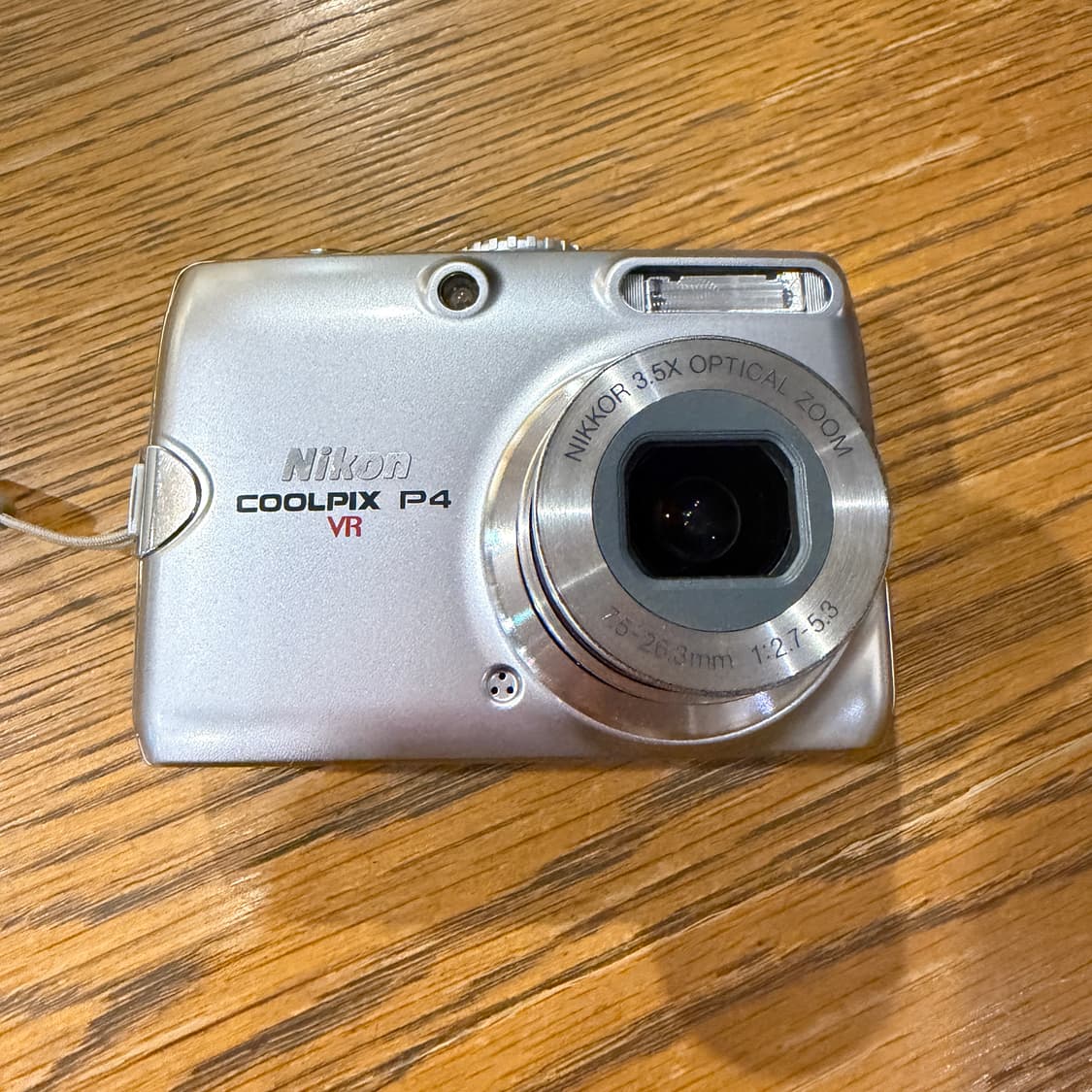 니콘 쿨픽스 P4 디지털 카메라 상품이미지1