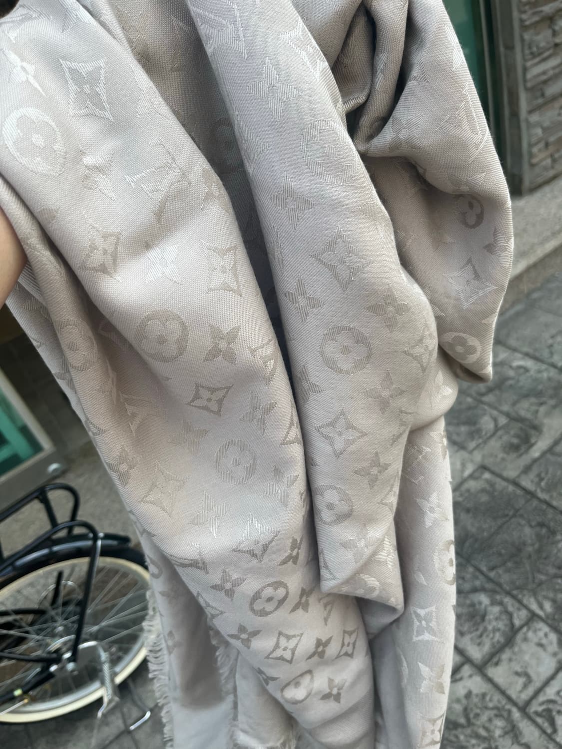 루이비통 모노그램 실크 머플러 상품이미지1