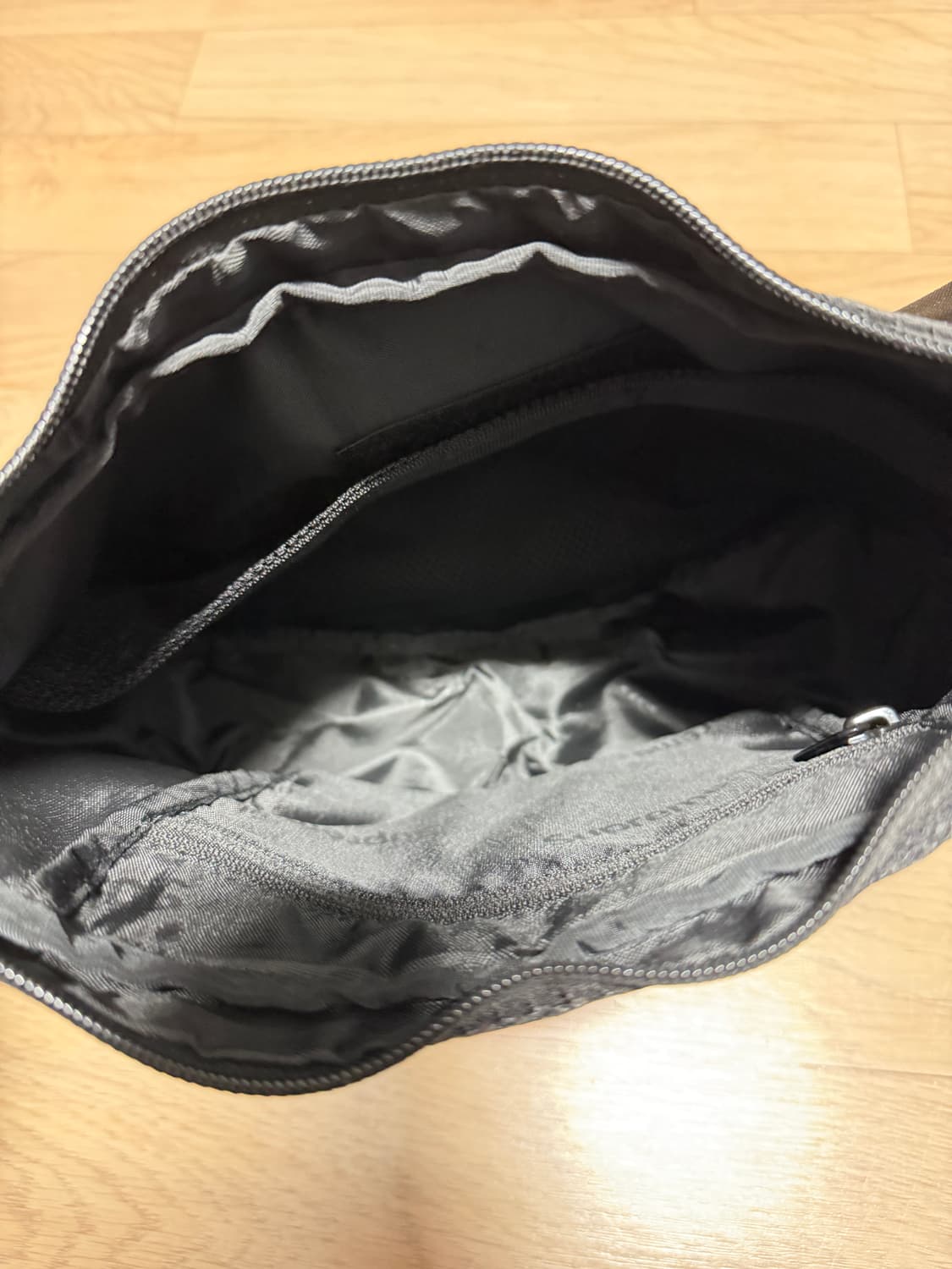 슈프림 스몰 메신저백 블랙 22SS 상품이미지5