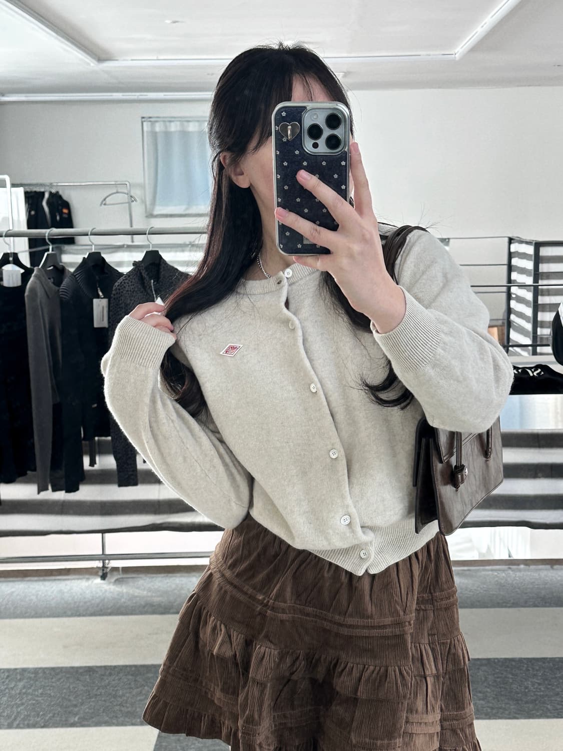 단톤 24FW 오트밀 램스울 크루넥 가디건  상품이미지2