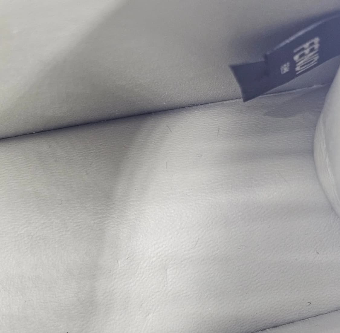 [상태 좋음] 펜디 피카부컷백 미디엄 민트 컬러 상품이미지5