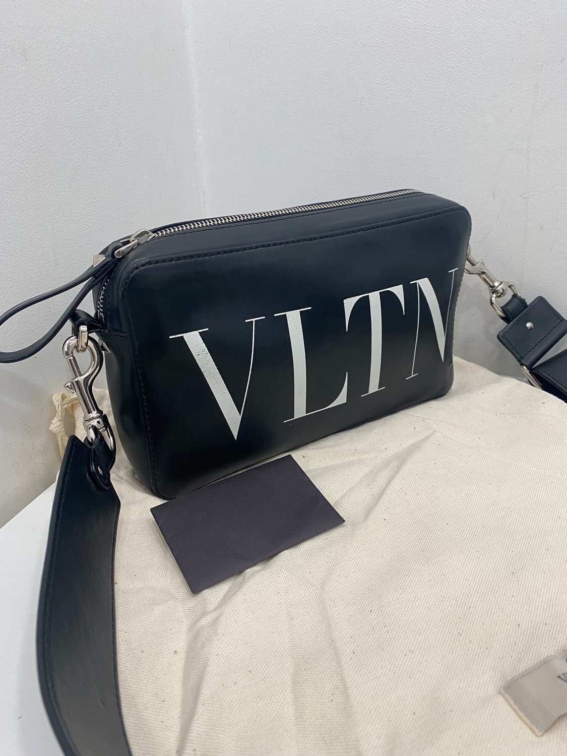 발렌티노 VLTN 크로스백 상품이미지1