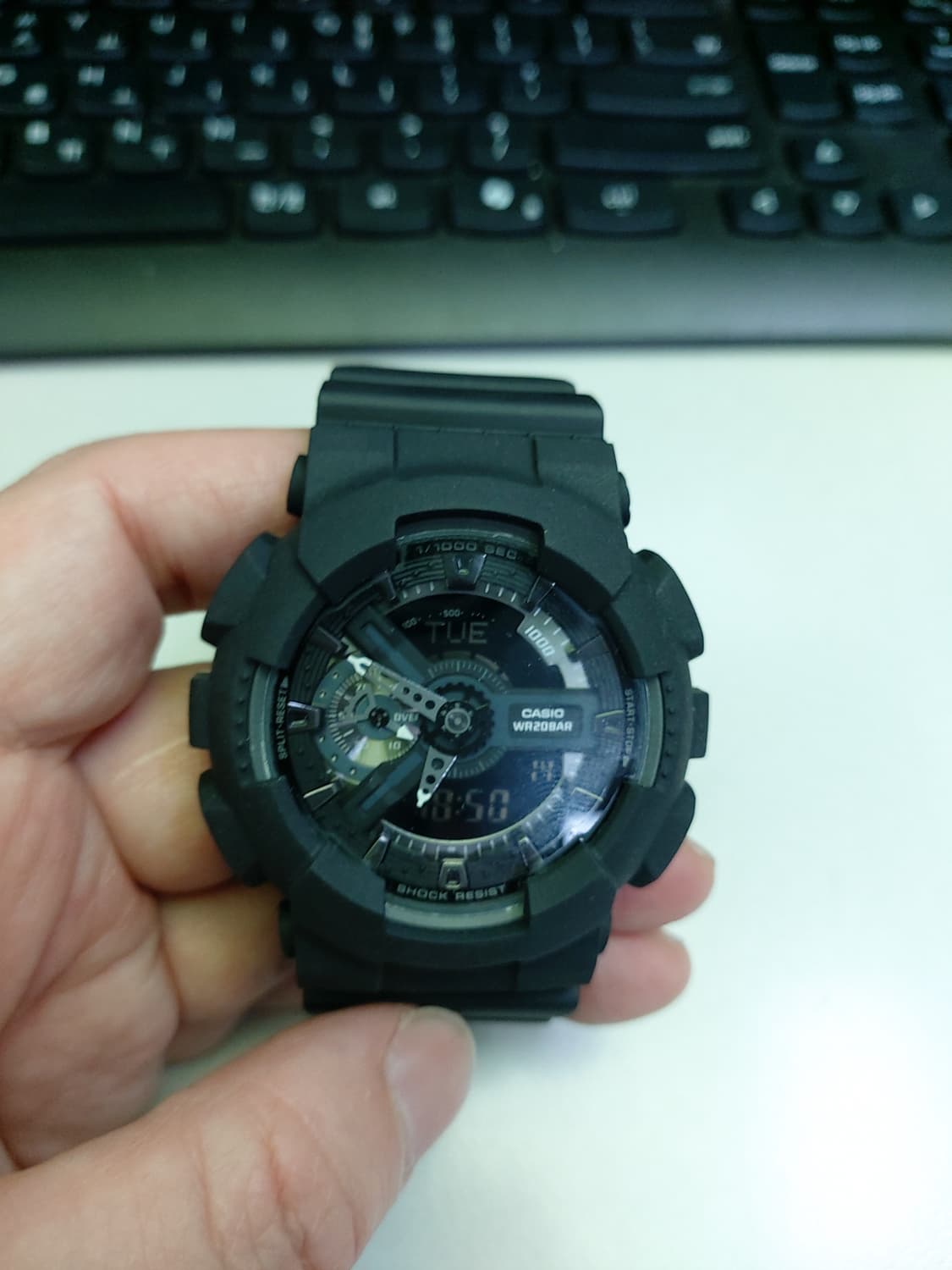 카시오 지샥 GA-110 모델 블랙 색상 시계 상품이미지1