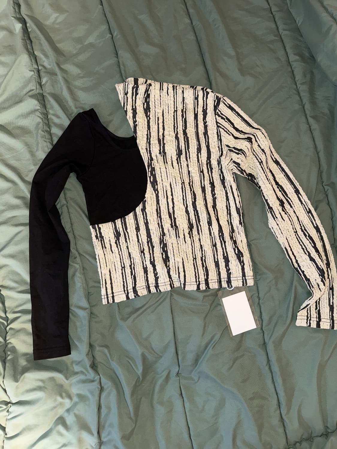 클론즈 비대칭 레이어드 텍스처 상의 상품이미지1