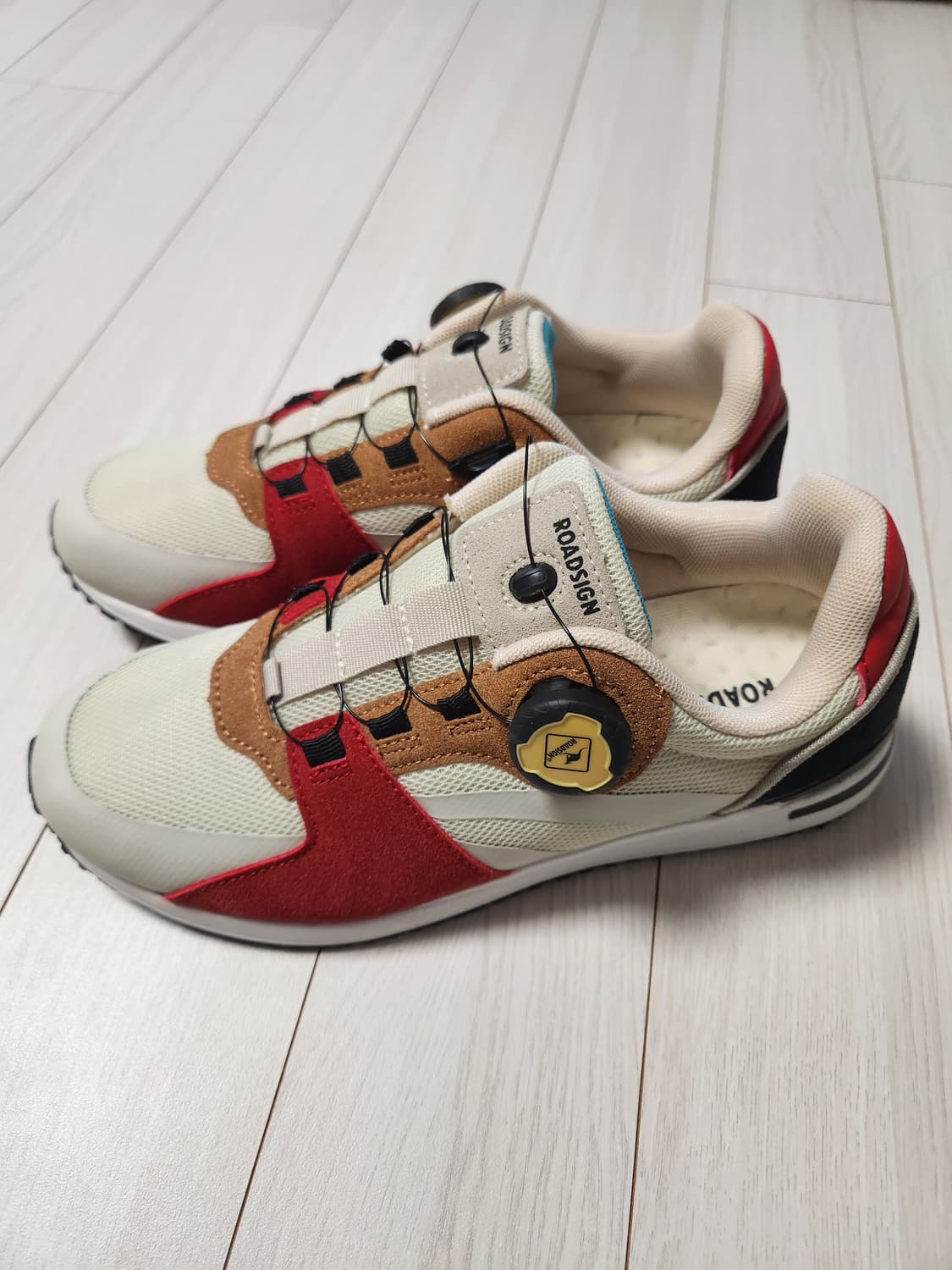 새상품급)로드사인 운동화 여성 다이얼 스니커즈 사이즈240

여러 중고사 상품이미지1