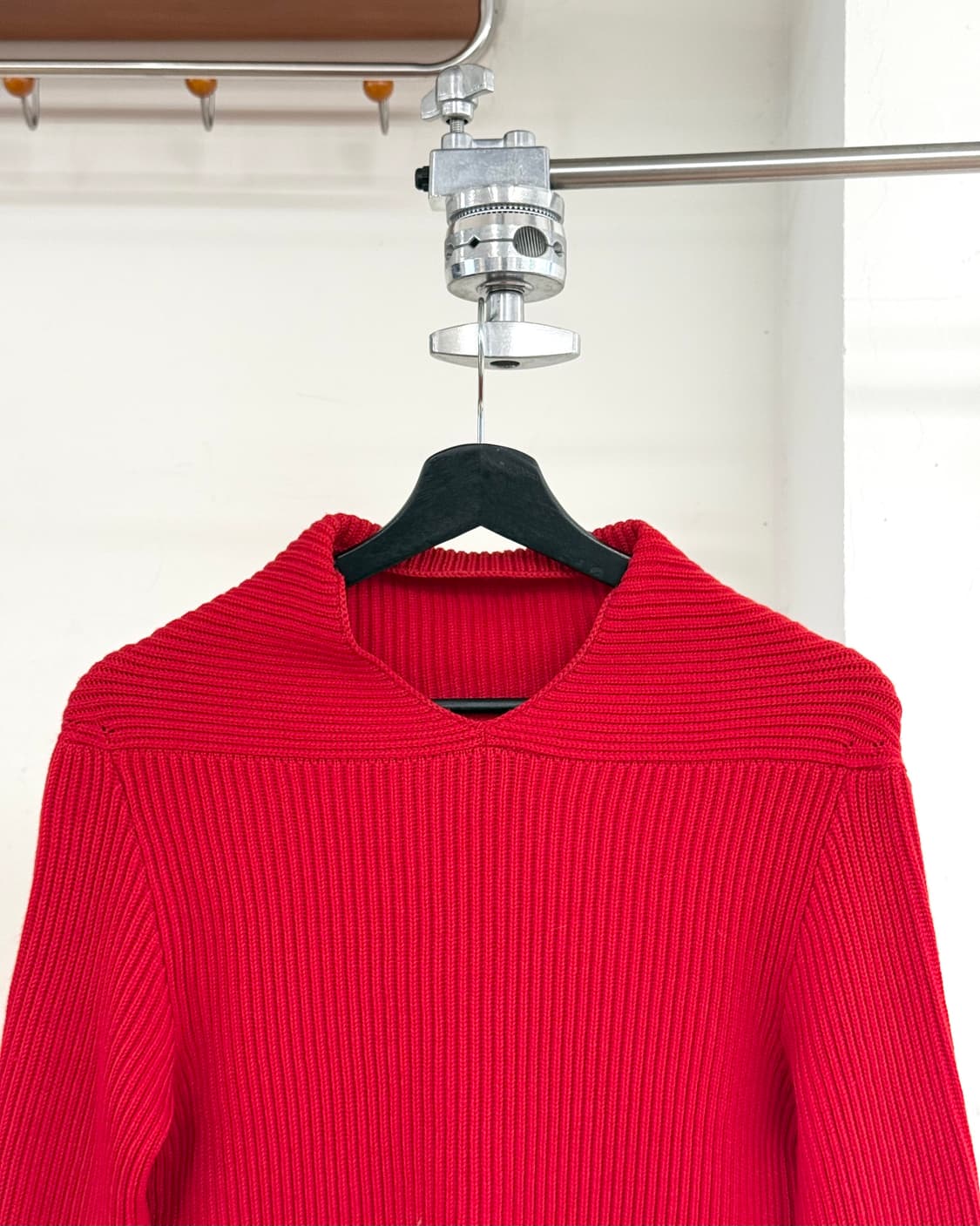 jw 앤더슨 레드 브이넥 울 니트 상품이미지2