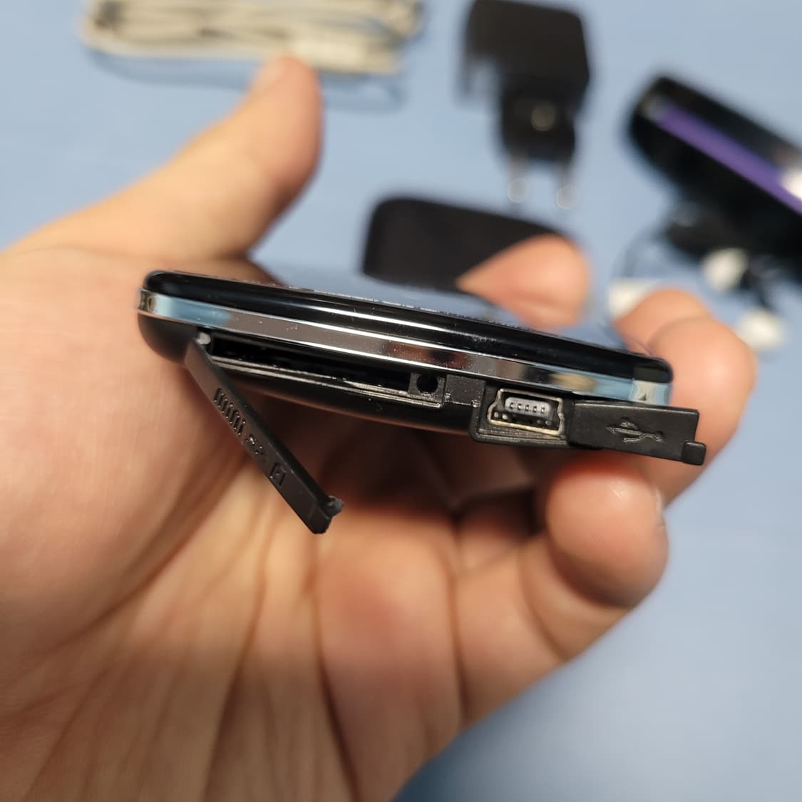 엠씨스퀘어 X1 (배터리방전 충전선 연결한채로 사용가능) 상품이미지7