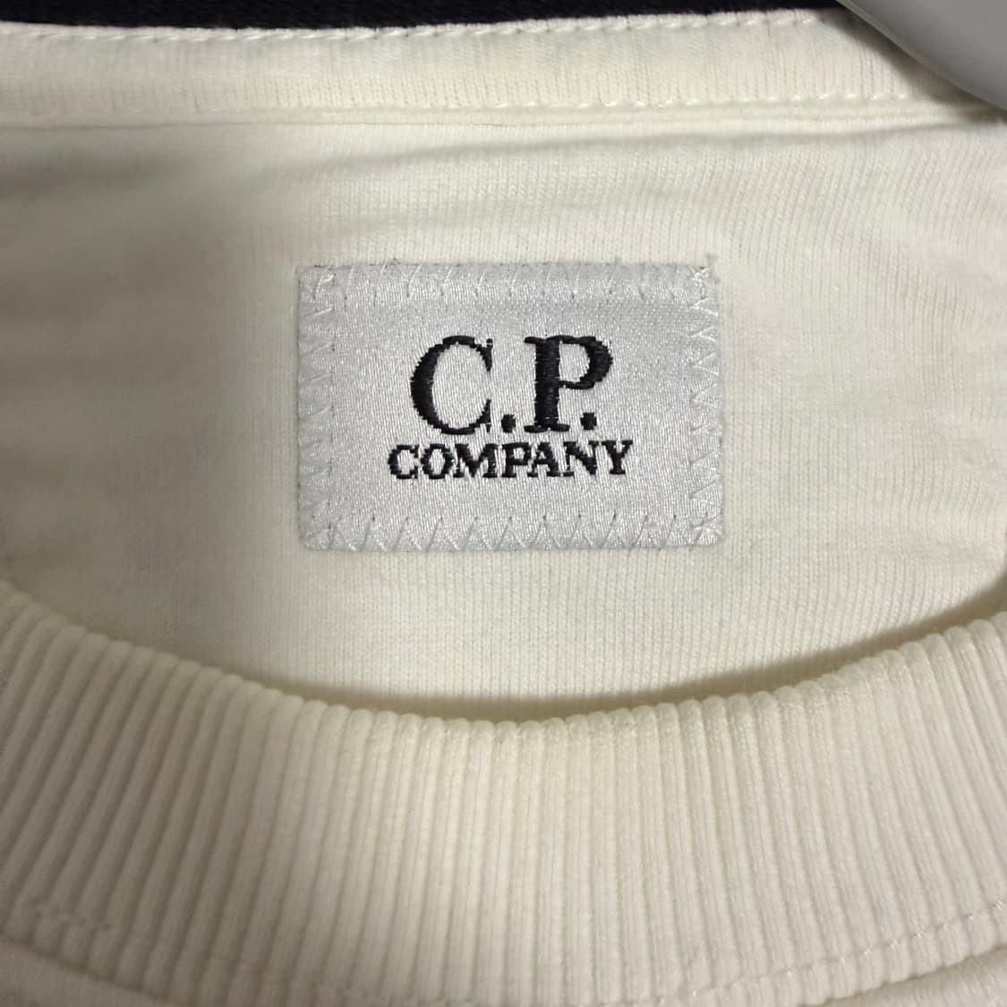 CP컴퍼니 맨투맨 화이트 XL 상품이미지4