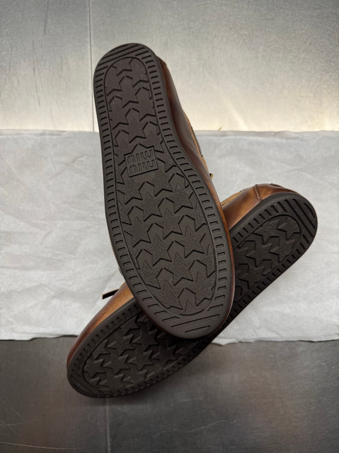 미우미우 가죽 보트 슈즈 상품이미지4