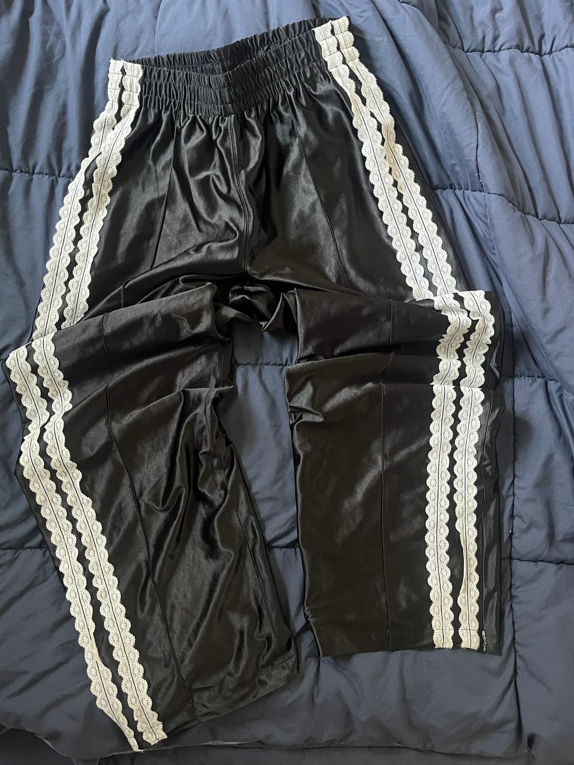 솔티페블 글로시 레이스 트랙 팬츠 블랙 상품이미지3