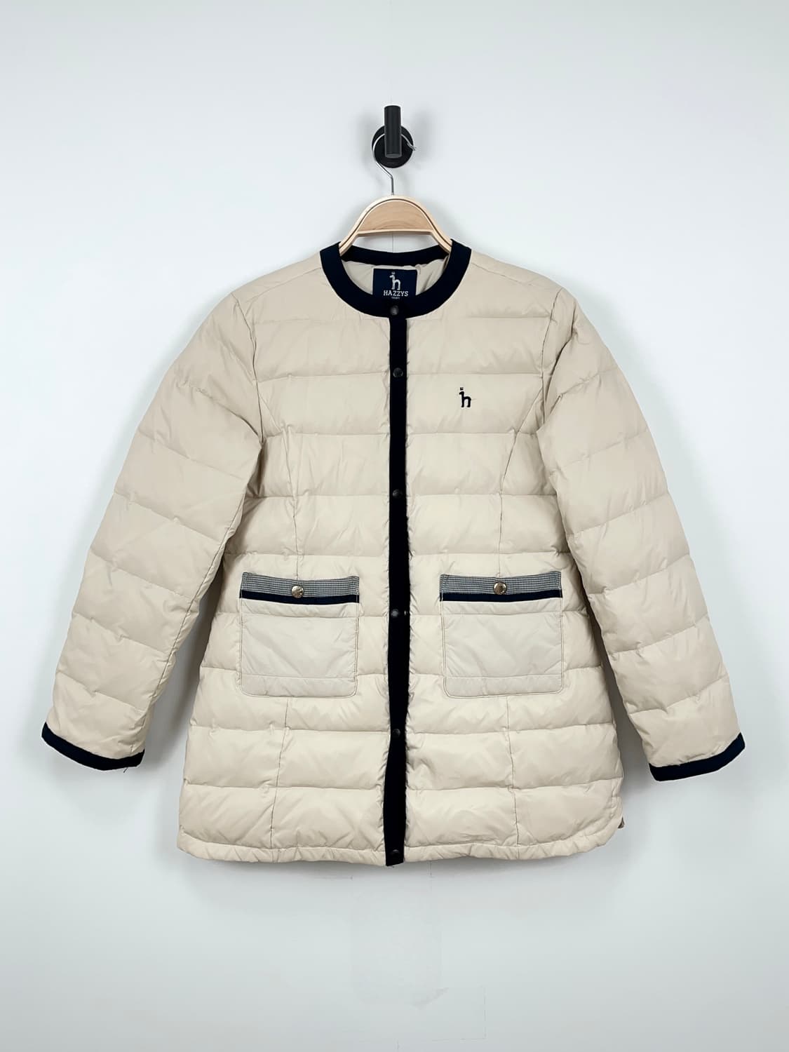 헤지스(HAZZYS) 라운드넥 배색 경량 다운 퀼팅 자켓 상품이미지2