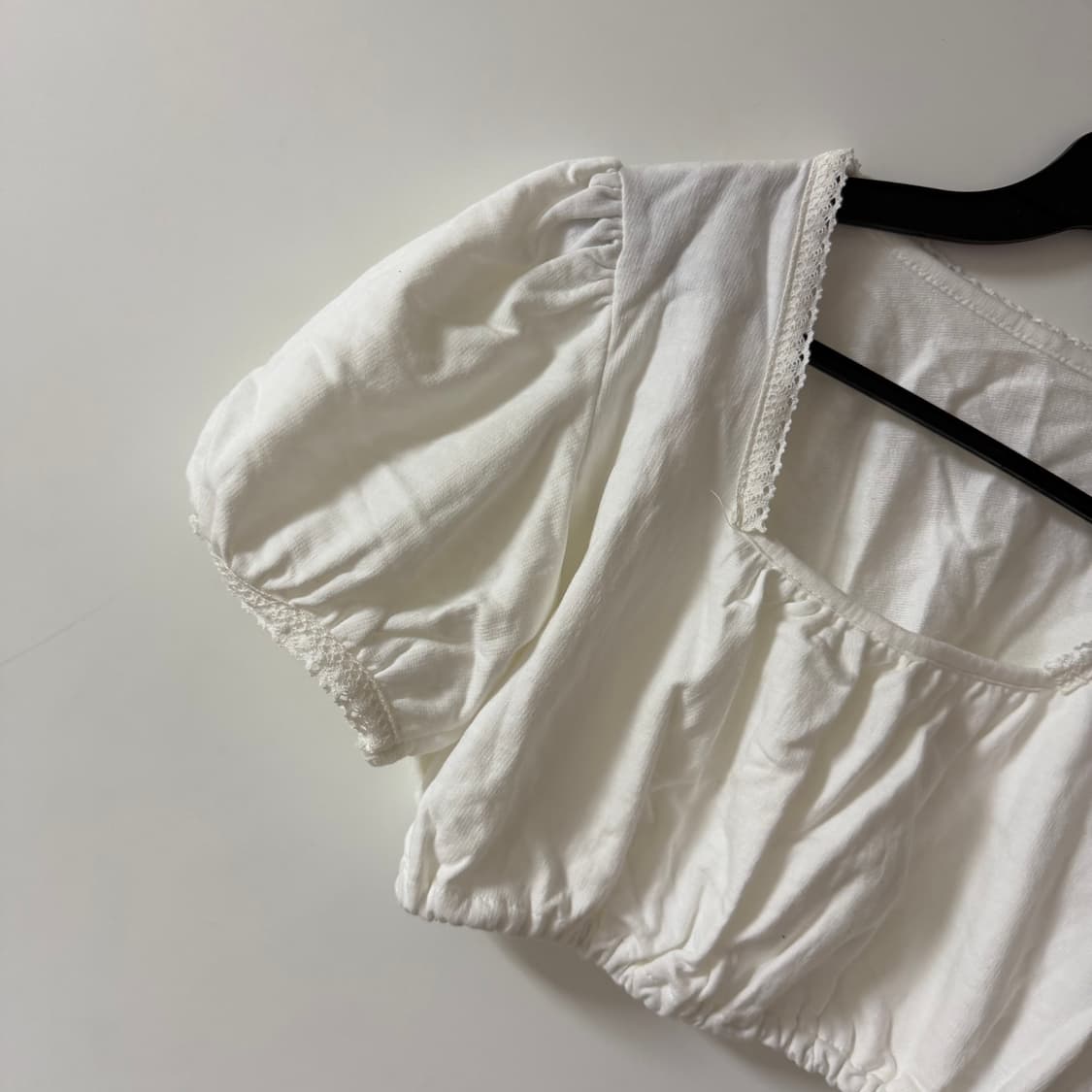 세상 품 여자 숏 크롭 퍼프 소매 반팔티 상품이미지2