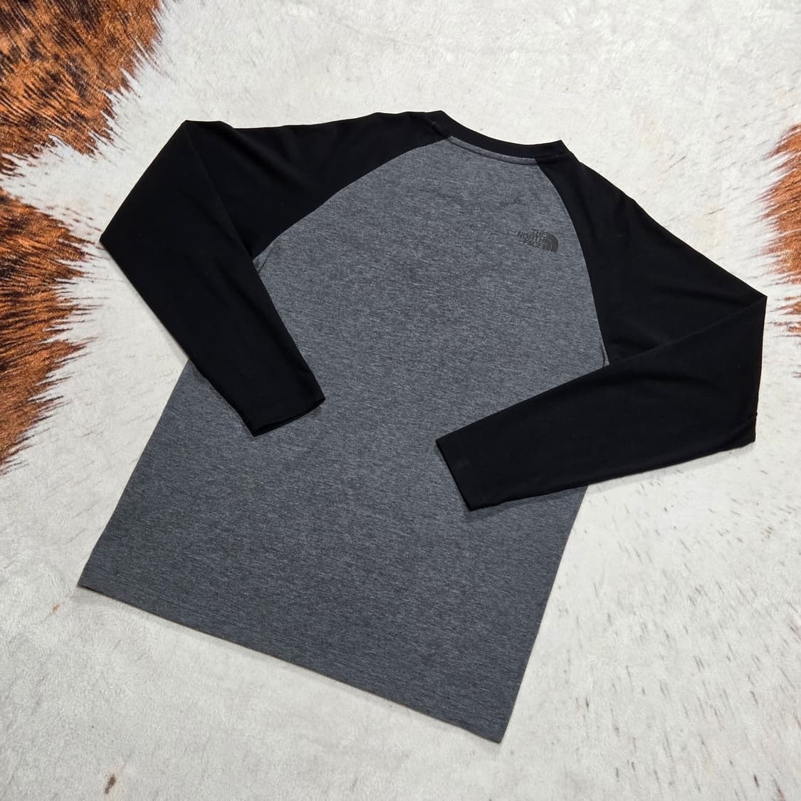 노스페이스 챠콜 배색 롱슬리브 상품이미지4