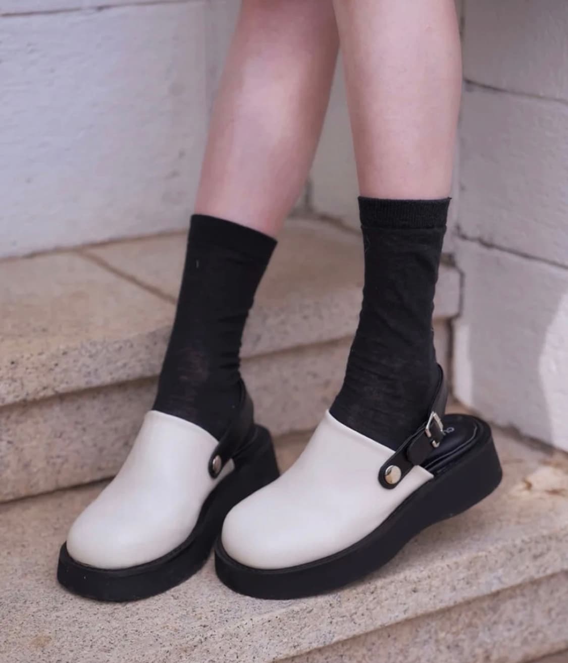 커스텀에이드우먼 라운드 플랫폼 스트랩 클로그 버니 화이트 통굽 구두 상품이미지1