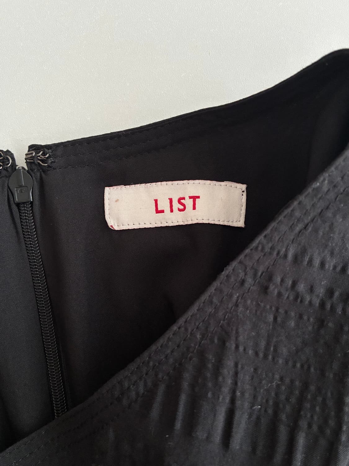 55) 리스트 25SS 스모킹 브이넥 플레어 원피스 블랙 상품이미지4