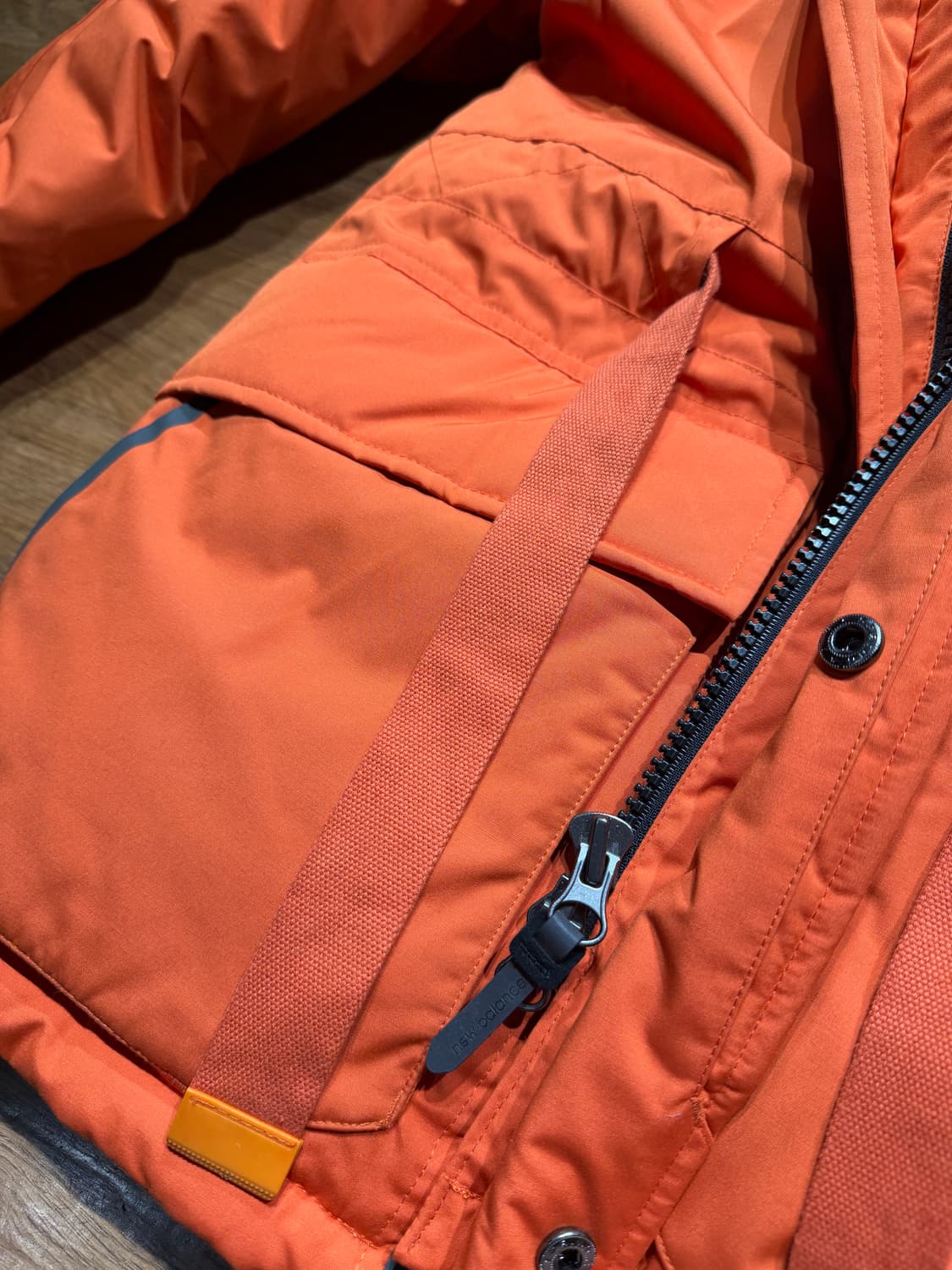 [L]뉴발란스 카메라맨 오렌지 패딩(상태 A급) 상품이미지8