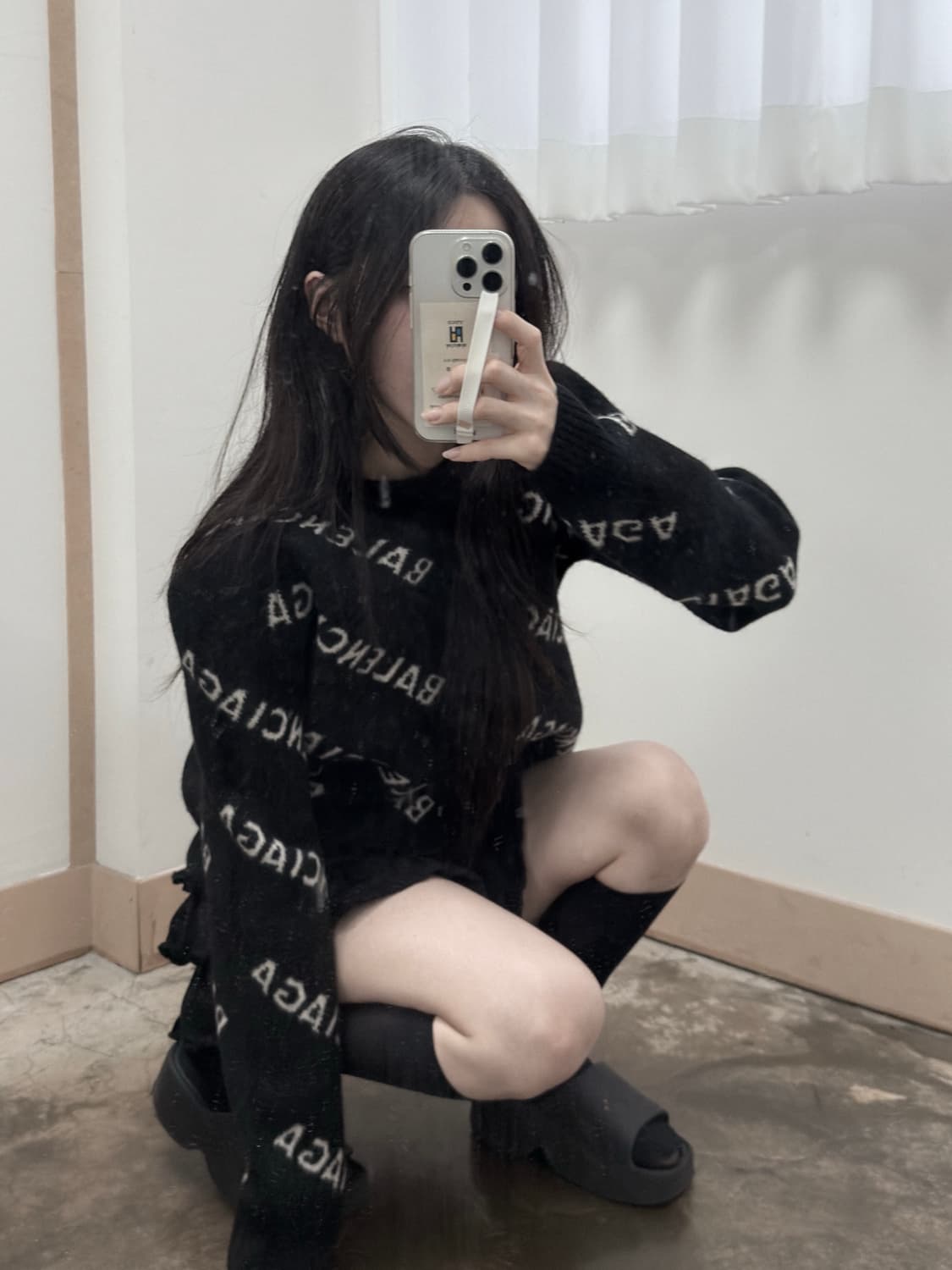 발렌시아가 올오버 로고 크롭 니트 상품이미지7